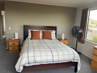 Acacia Views - Acacia Bay Holiday Home - Taupo - 2