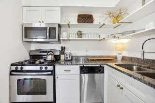 Crystal City Charm Free Parking 204 - Arlington - 1