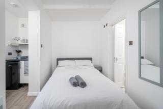 Heart of Dalston- Trendy Compact Studio Flat - 7