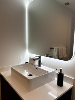 Modern Studio Downtown with Pool and Gym - 4