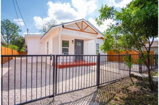 Charming 3BR1BA Close to Vibrant Downtown - San Antonio - 9