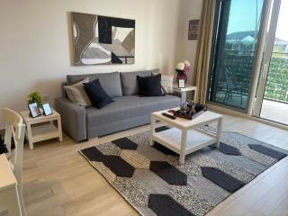 A Place to Stay 1BR Waters Edge Theme Parks, Yas Island - Abu Dhabi - 3