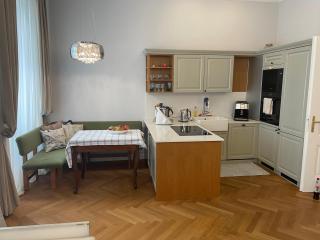 Repräsentative Wohnung in bester Lage - 1