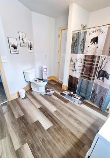 Direct trail access/central location/Ample parking - Colebrook - 2