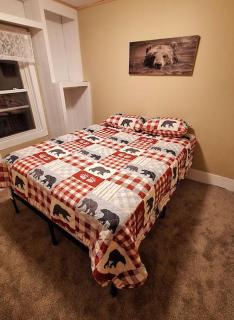 Direct trail access/central location/Ample parking - Colebrook - 1
