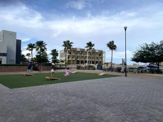 Laguna Beach House - Beachfront house sleeps 9 - 9