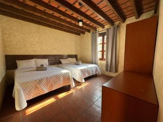 Casa Los Héroes - Antigua Guatemala - 0