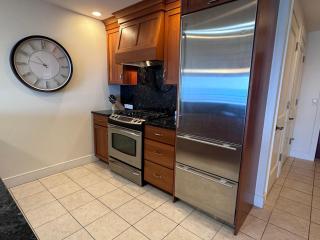 Suite with direct view of Grand Traverse Bay - 6