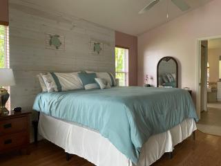 Relax with nature in our Waterfront 4 bedroom -HEATED POOL HOME-KING BED - Cape Coral - 2