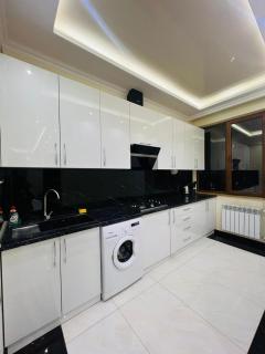 Love Chic LIVING - Modern 1 Bedroom By Republic Square, Middle of Center, New Building - 4