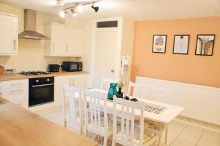 20% Monthly stays - 3 bedrooms @ Homevy Leeds - 7
