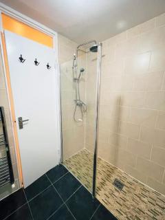20% Monthly stays - 3 bedrooms @ Homevy Leeds - Beeston Hill - 5