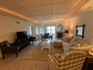 Lovely 2-bedroom Suite with lots of Amenities - 7