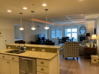 Lovely 2-bedroom Suite with lots of Amenities - 8