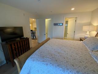 Lovely 2-bedroom Suite with lots of Amenities - 3