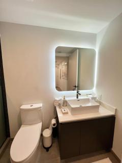 Upscale Ocean View Studio Pool and Gym - 7