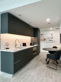 Upscale Ocean View Studio Pool and Gym - Miami - 3