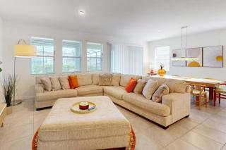 Beautiful 5 Bed Pool Home with Game Room home - Davenport - 9