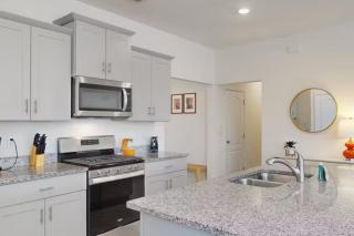 Beautiful 5 Bed Pool Home with Game Room home - Davenport - 2