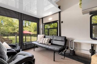 Waterfront Getaway, Dock Your Boat & Play! - Edgewater - 3