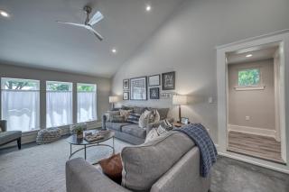 Modern Luxurious Home with game room - Fredericksburg - 5