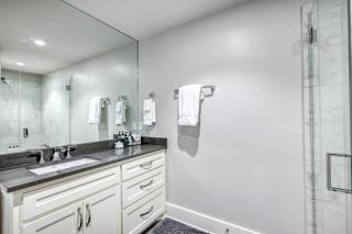 Modern Luxurious Home with game room - Fredericksburg - 4