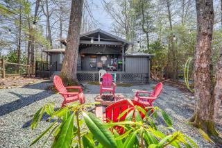 Near Lake and Trails Rustic Newland Cabin with Deck! - Newland - 9