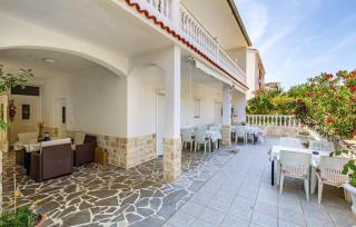 Spacious Apartment in Palit with Private Garden - Rab - 1