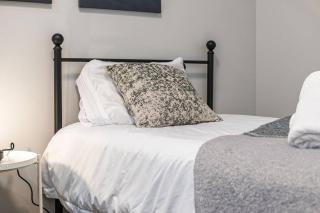 Stylish Suite-NearWEM-4 Bed-Central - 4