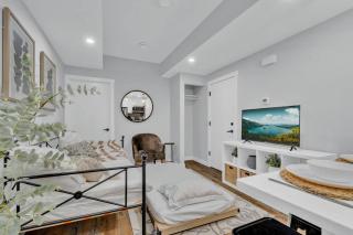 Stylish Suite-NearWEM-4 Bed-Central - 1