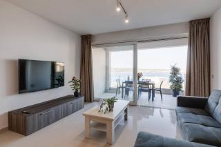 Luxe 3br Melliehabay Stunning Terrace By Homely - 7