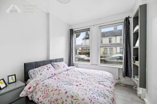 Cosy Tottenham Apartment Sleeps 4 - 5