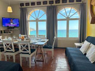Apartamento con jardín a 11 metros de la playa. SE. - Palamós - 4