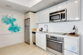 Apartment with Balcony, Gym, Pool - Hallandale Beach - 6