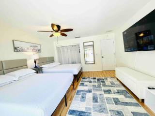 Beach Resort Retreat Accessible Home with Jacuzzi - Largo - 1