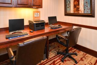 Best Western Plus Fairfield Hotel - 9