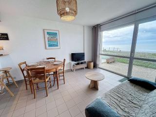 Joli T2 en front de mer avec accès direct plage, terrasse privative, parking et Wi-Fi gratuit - FR-1-361-45 - Jullouville-les-Pins - 0