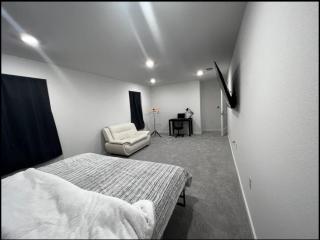 Banty Villa - Master Lounge - Austin - 2