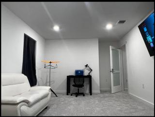 Banty Villa - Master Lounge - Austin - 4