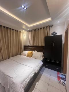 Luxury 2 Bedroom Apartment in the Heart of WUSE 2, WIFI,NETFLIX, 24hrs Light, YouTube, AirPlay - Abuja - 9