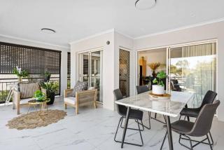 The Summer Home! 2Bed/2Bath/1Car/Balcony ~ Bulimba - 7