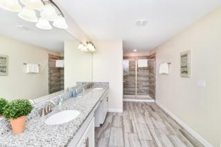 Spacious 5 Bed Pool Home with Game Room home - Davenport - 2