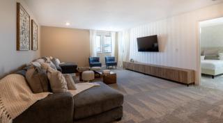 Spacious Family 7 Bed Pool Home and Game Room home - 3