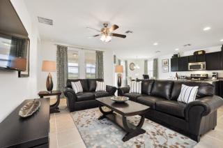 Beautiful Pool Home with Game Room home - Davenport - 9