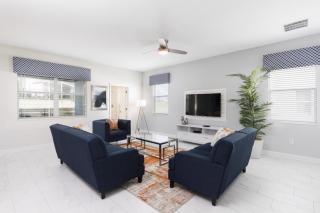 Refreshing 6 Bed Pool Home with Game Room Pool Spa condo - Davenport - 9