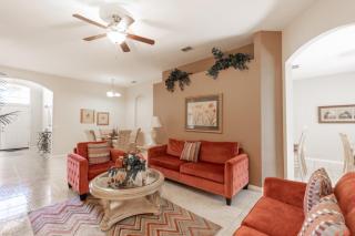 Cozy 4 Bed Pool Home with Spa home - 9