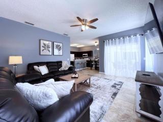 Privacy 4 Bed 3 Bath Pool Home with Spa home - 6