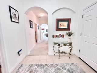 Cozy 4 Bed Pool Home with Game Room home - Davenport - 8