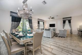 9 Bed Pool, Spa, Movie Room & Game Room! home - Davenport - 6