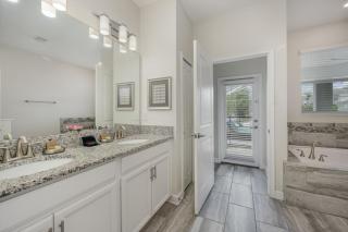 9 Bed Pool, Spa, Movie Room & Game Room! home - Davenport - 2